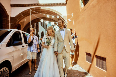 Bodenlanges Boho Brautkleid zur Sommerhochzeit