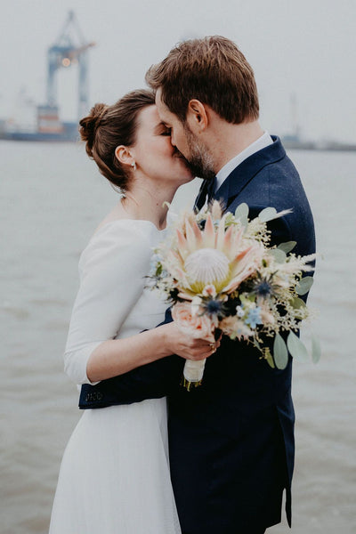 Norddeutsche Traumhochzeit im eleganten Zweiteiler