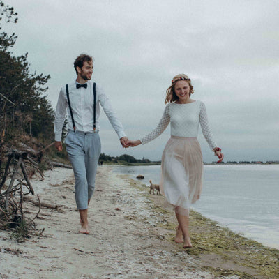 Mittsommerhochzeit an einsamem Strand