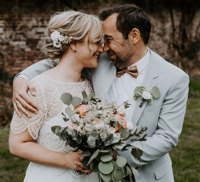 Glückliche nonibraut Katharina im Vintage Brautkleid