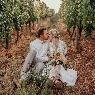 Boho-Sommerhochzeit in den Weinbergen