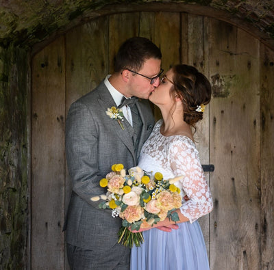 Farbiges Brautkleid in Grau für die Landhochzeit von nonibraut Eike