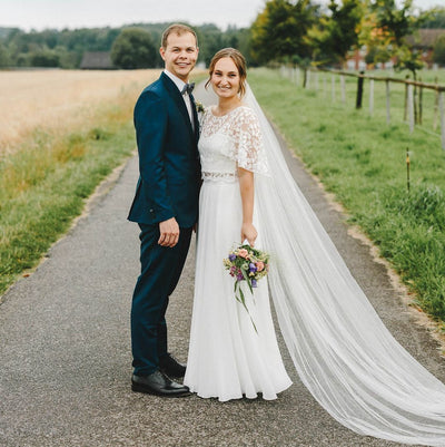 Romantischer Zweiteiler mit Brautschleier für Sophias Hochzeit