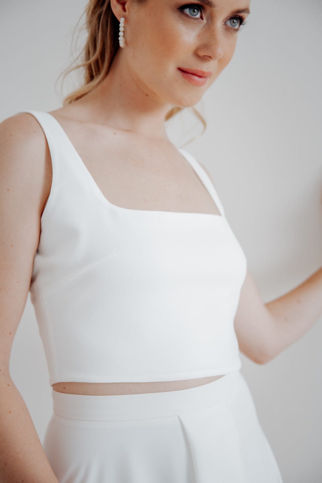 Ärmelfreies Crop Top mit Karree-Ausschnitt – Ola noni