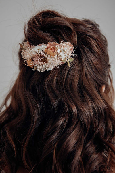 Boho-Headpiece mit Blüten und Trockenpflanzen