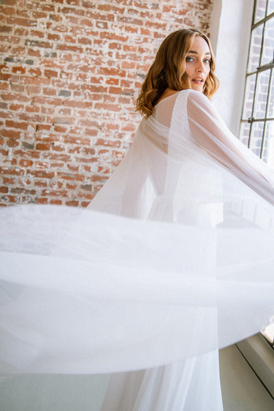 Braut Cape aus Softtüll mit Schleppe – Niamh noni