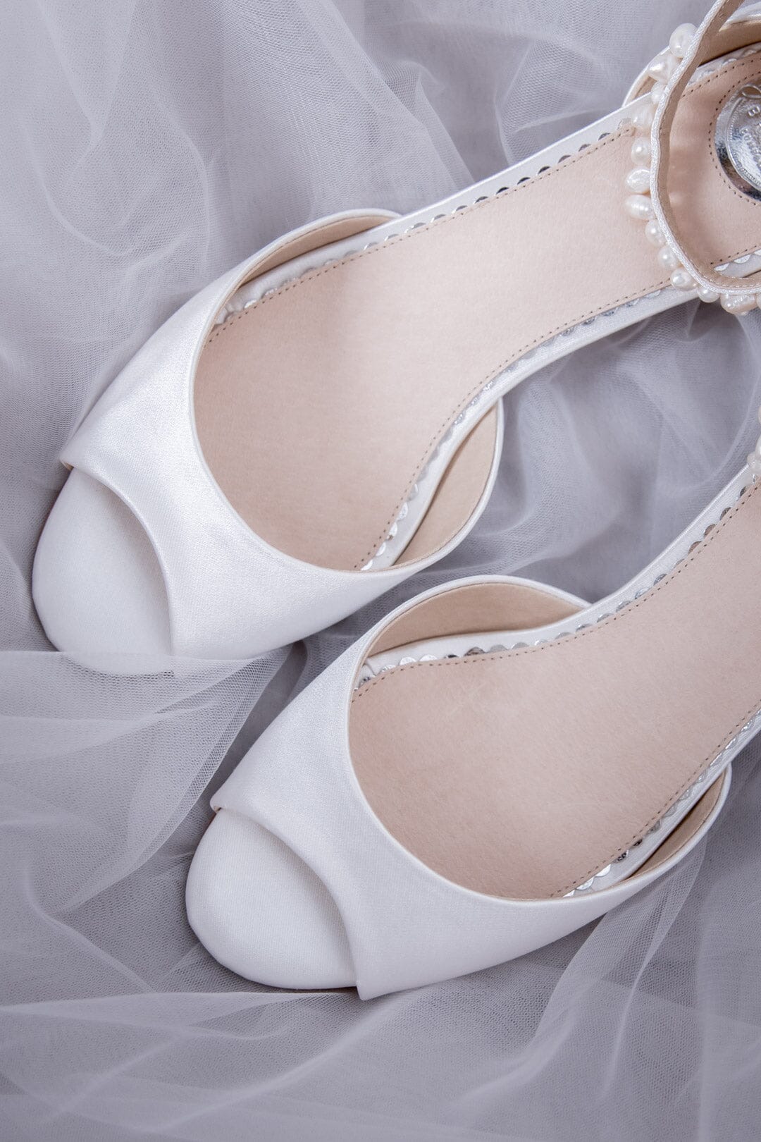 Braut Peeptoes mit Perlen – Fiona Ivory Satin | The Perfect Bridal Company