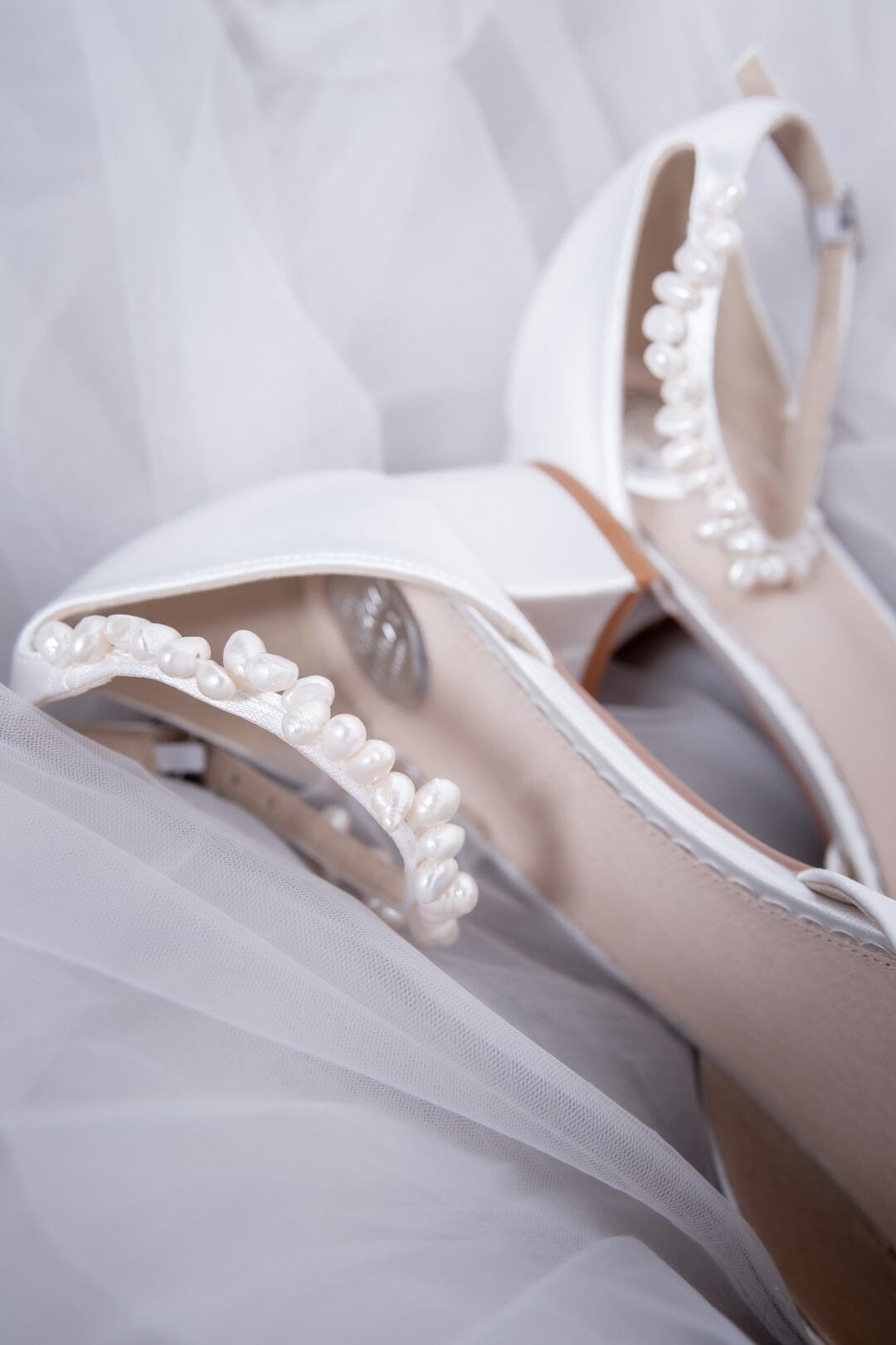 Braut Peeptoes mit Perlen – Fiona Ivory Satin | The Perfect Bridal Company