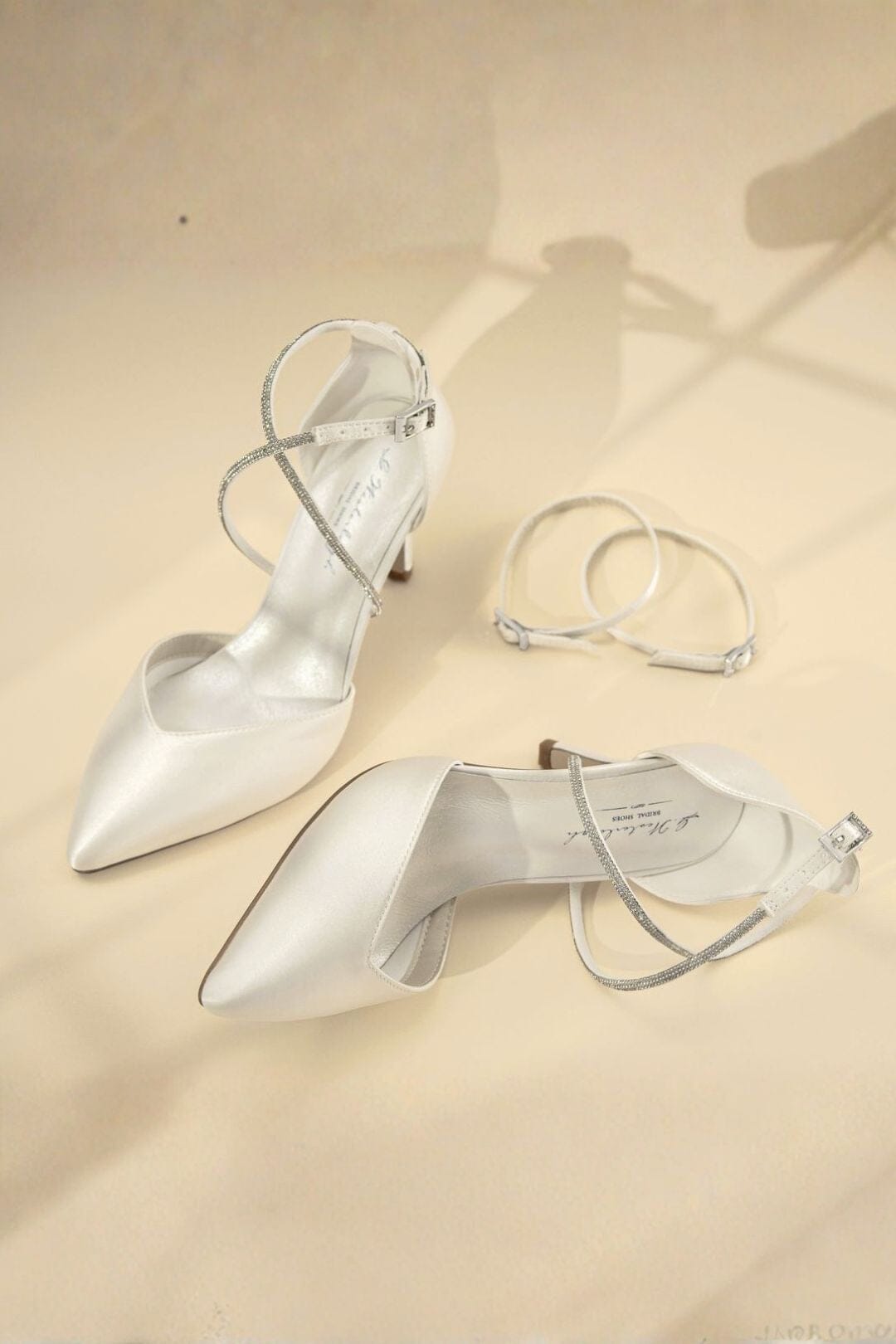 Braut Pumps mit funkelndem Riemen – Marielle Ivory Satin | G.Westerleigh