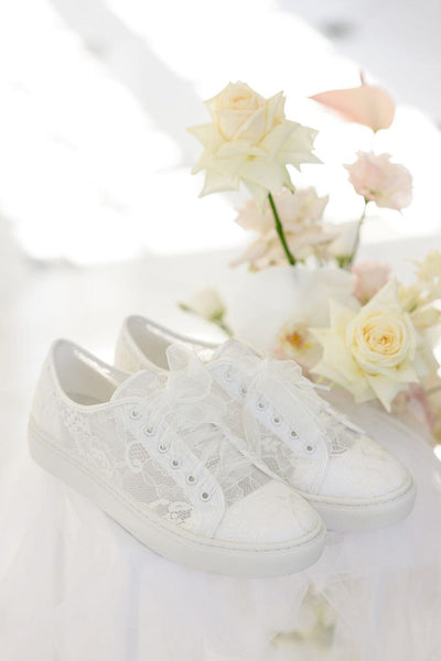 Braut Sneakers mit halbtransparenter Blumenspitze – Nadine