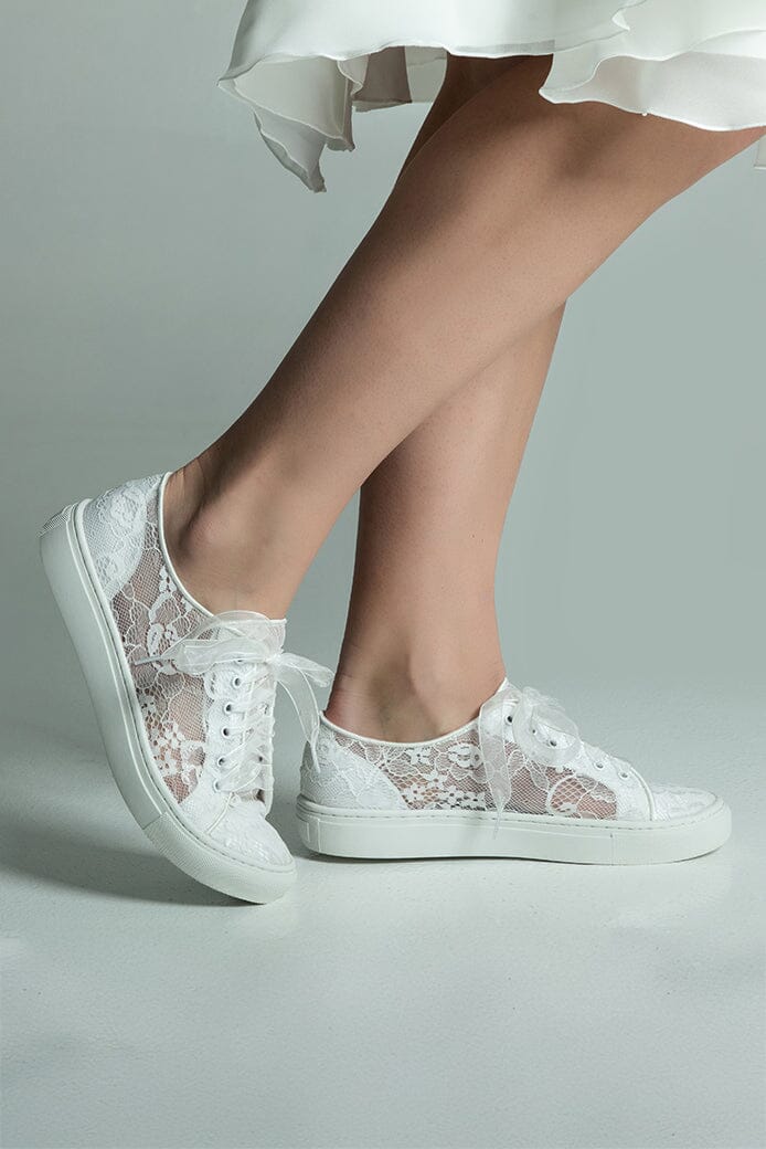 Braut Sneakers mit halbtransparenter Blumenspitze – Nadine