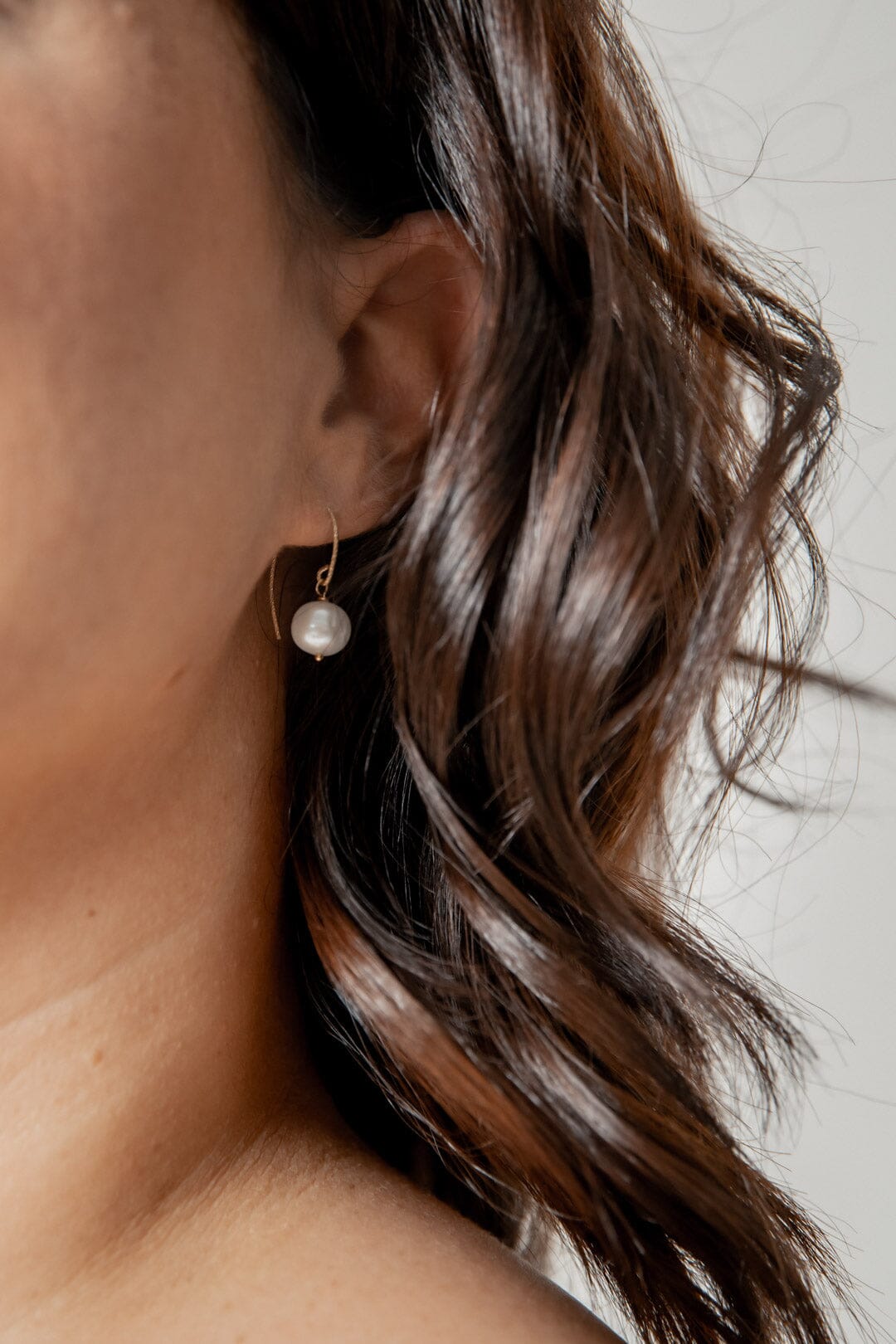 Cool pearl earrings sales