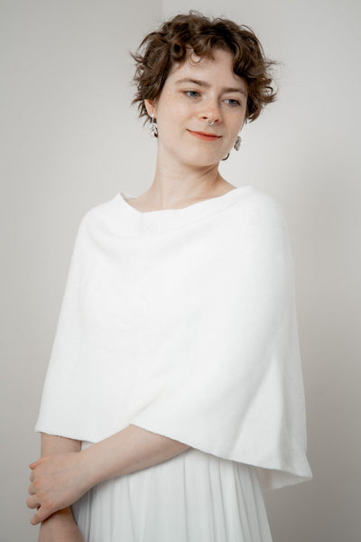 Kurzes Braut Cape aus Wolle