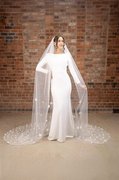 Langer Schleier mit Blüten | The Perfect Bridal Company