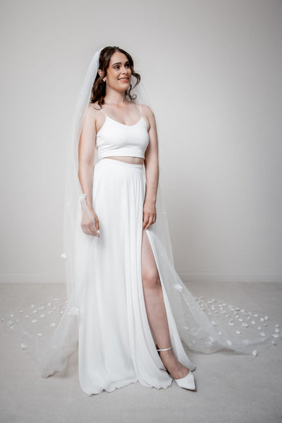 Langer Schleier mit Blüten | The Perfect Bridal Company