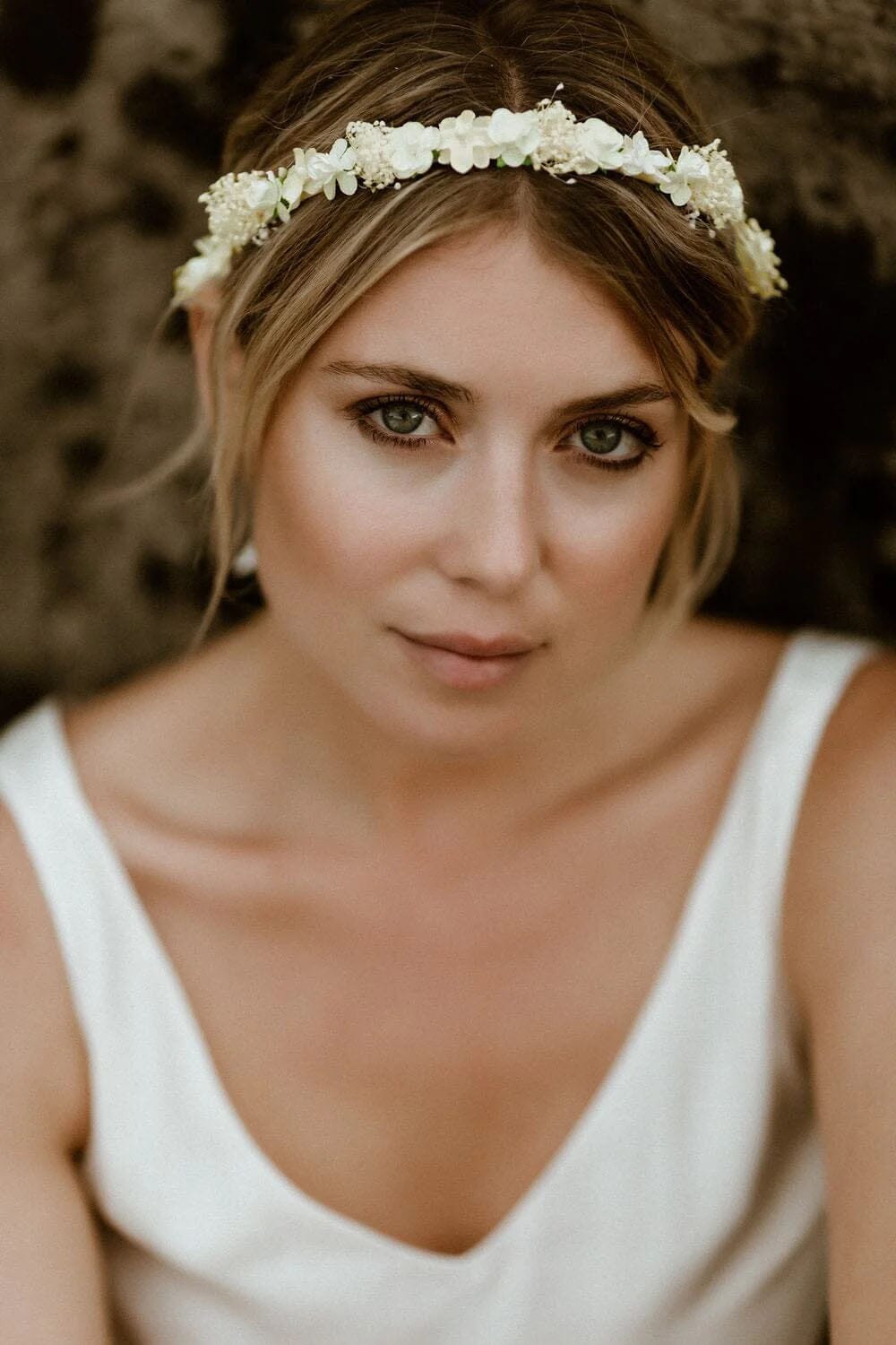 Delicate floral wreath with baby's breath and flowers in beige and ivory