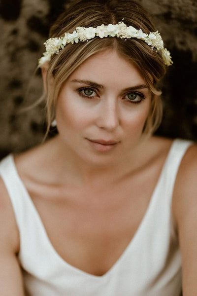 Delicate floral wreath with baby's breath and flowers in beige and ivory