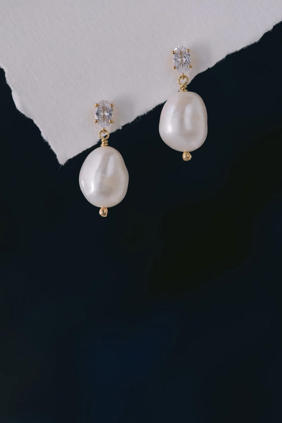 Oval crystal studs with pearl pendants - Joelle