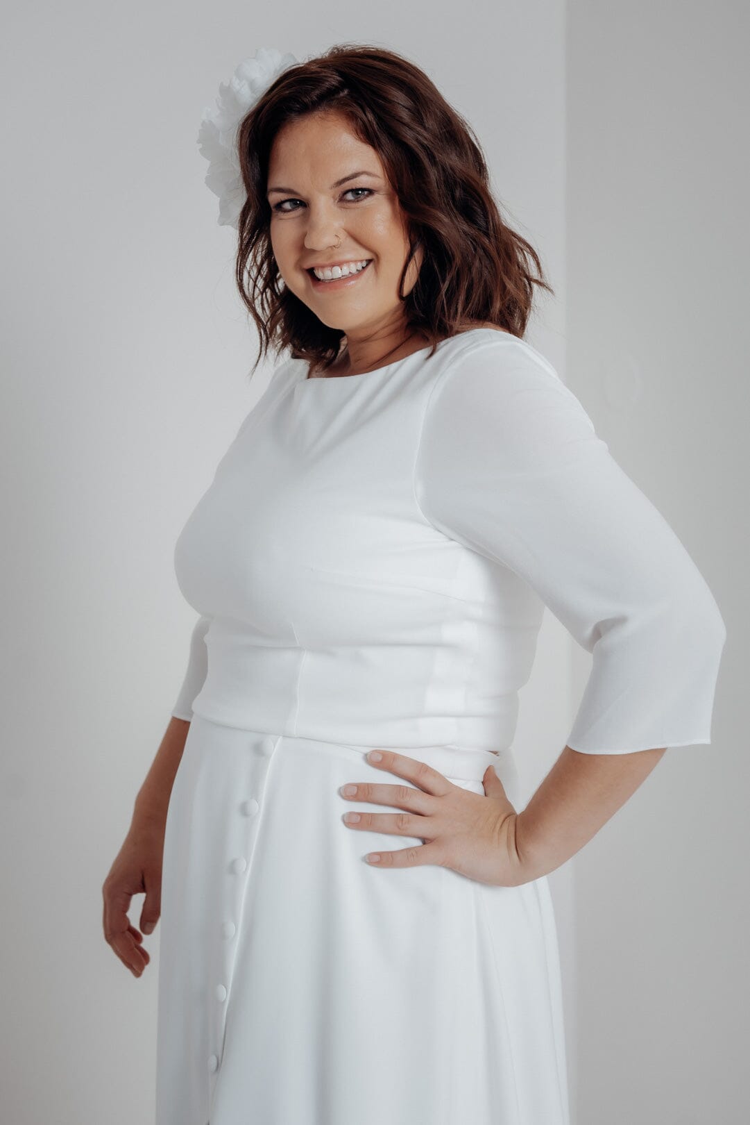 Schlichtes Plus Size Braut Top mit Rückenausschnitt – Youna noni Curvy