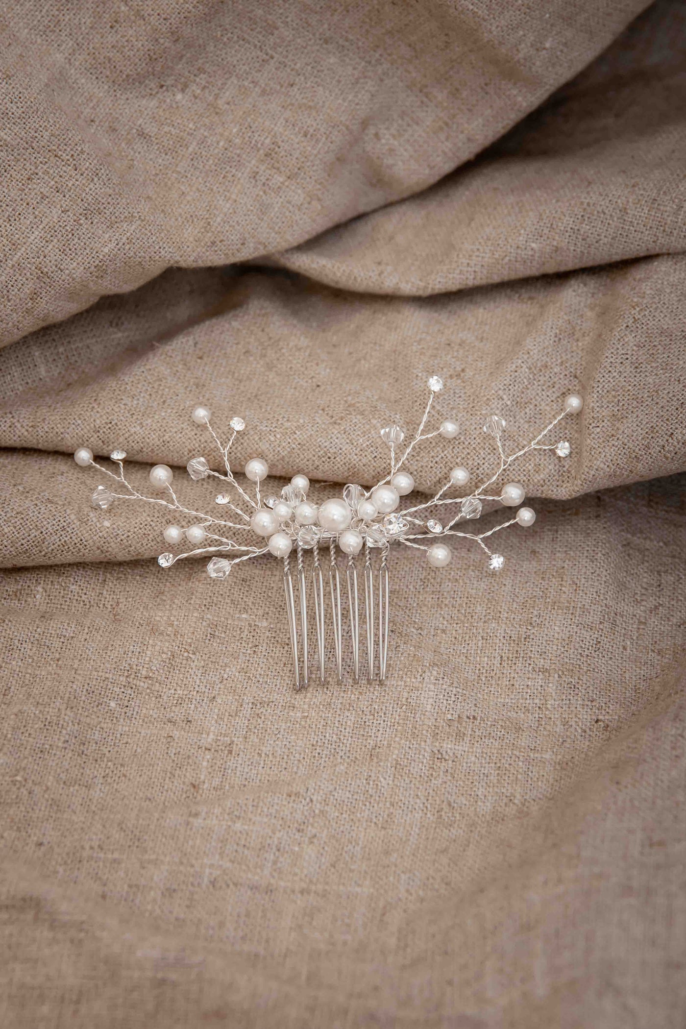 Silberfarbener Braut Haarkamm mit Perlen