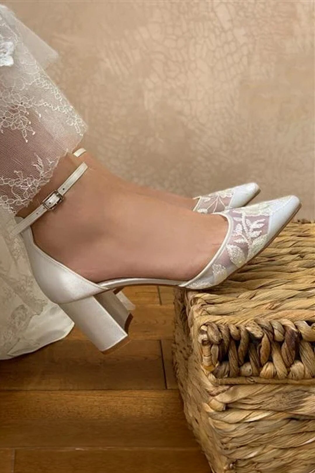 Spitze Brautschuhe  – Milan Ivory Lace | The Perfect Bridal Company