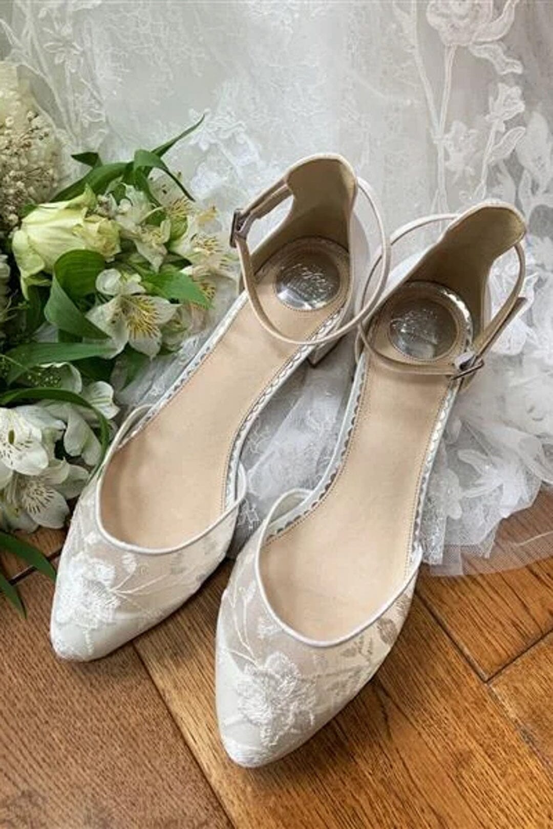 Verzierte Brautschuhe  – London Ivory Lace | The Perfect Bridal Company