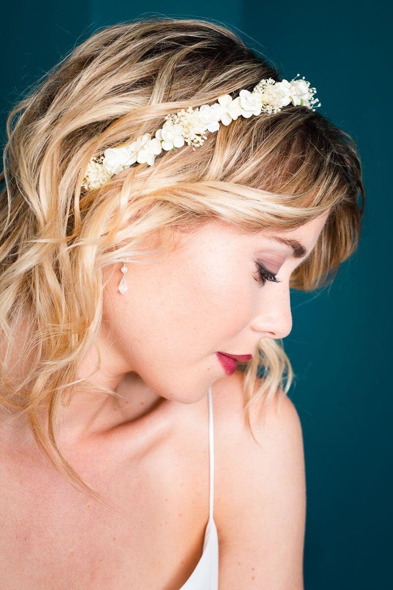 Delicate floral wreath with baby's breath and flowers in beige and ivory