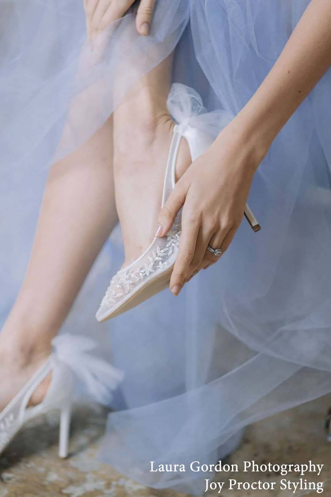 Braut-Kitten Heels mit Tüllschleife und floraler Spitze – Esther