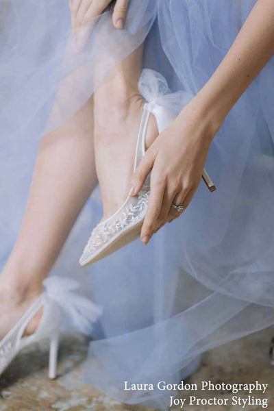 Braut-Kitten Heels mit Tüllschleife und floraler Spitze – Esther