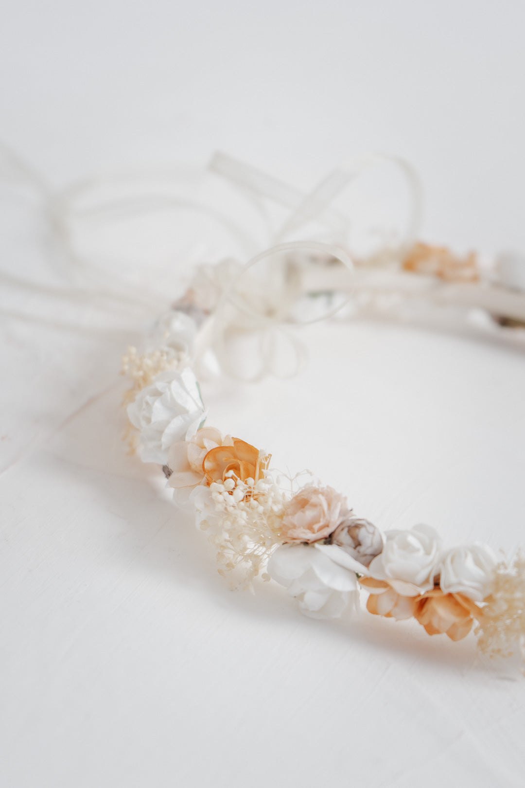 Blumenkranz im Vintage Stil mit Schleierkraut und Blüten in Rosé und Ivory
