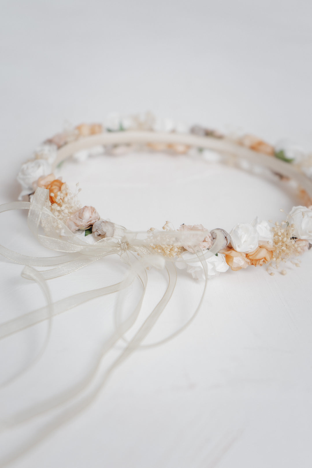 Blumenkranz im Vintage Stil mit Schleierkraut und Blüten in Rosé und Ivory