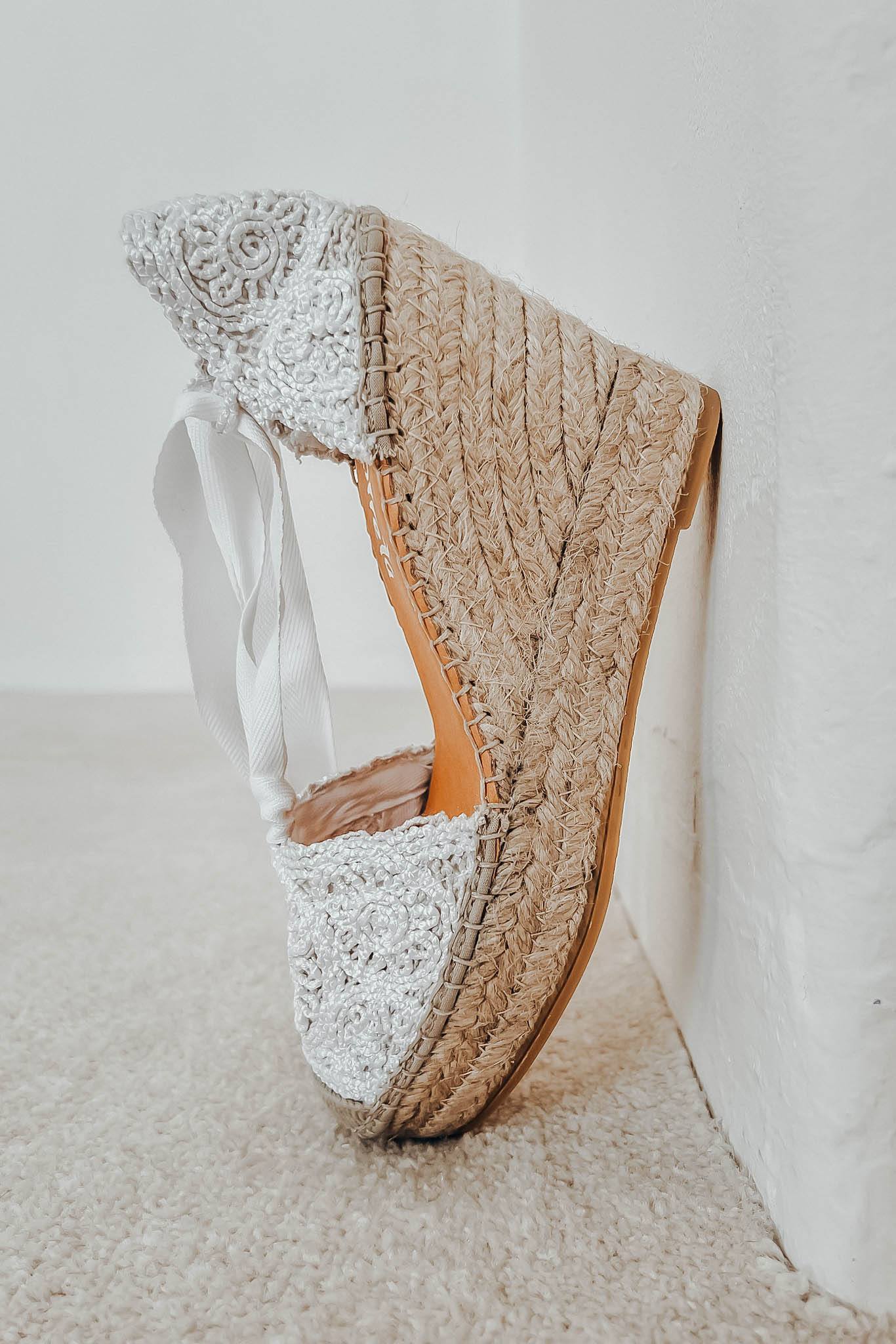 Keil-Espadrilles in Weiß mit Metallic Effekt