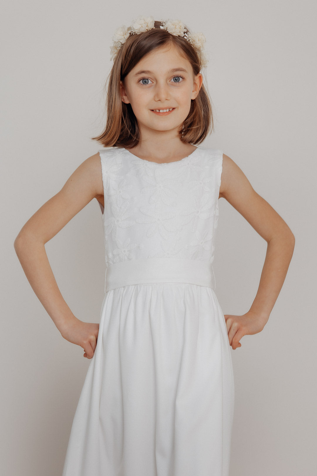 Kurzes Kinderkleid mit Blumenmuster – Lara Ivory