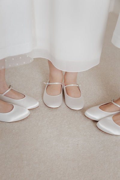 Mädchenballerinas mit Glitzerschnalle – Binx Ivory Satin