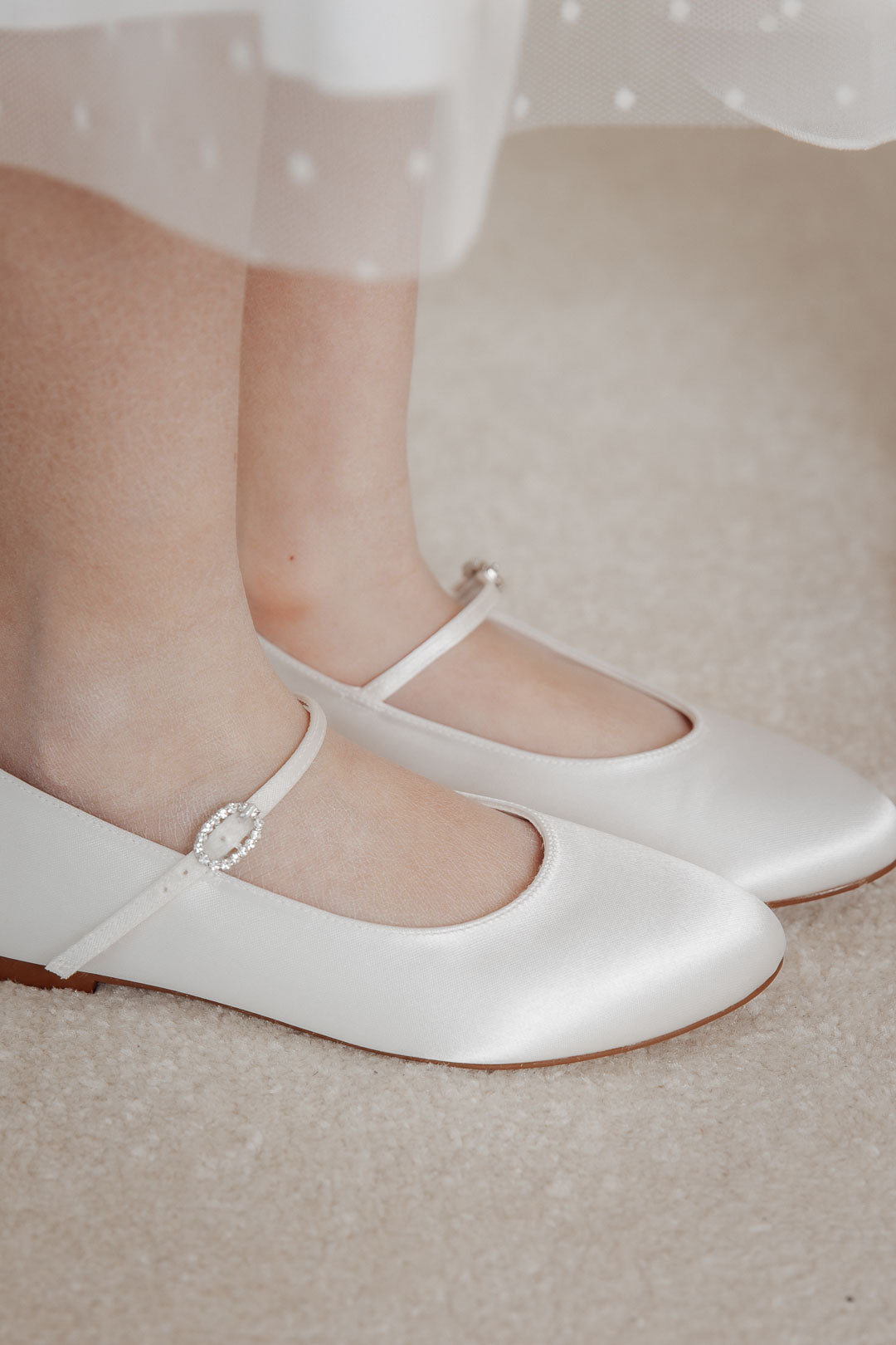 Mädchenballerinas mit Glitzerschnalle – Binx Ivory Satin