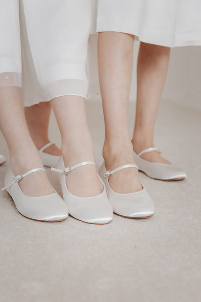 Mädchenballerinas mit Glitzerschnalle – Binx Ivory Satin