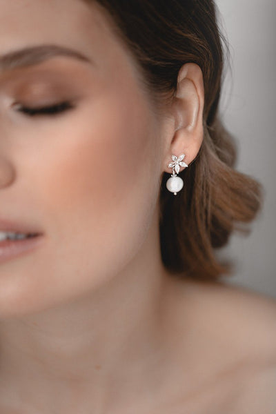 Braut Ohrringe, Kristall Ohrstecker mit Perlen - Blooming Beauty