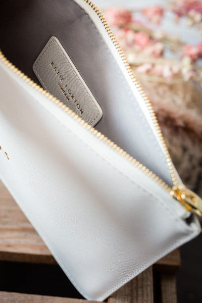 Braut-Pouch, Clutch mit goldenem Schriftzug "Mrs" in Chalky White