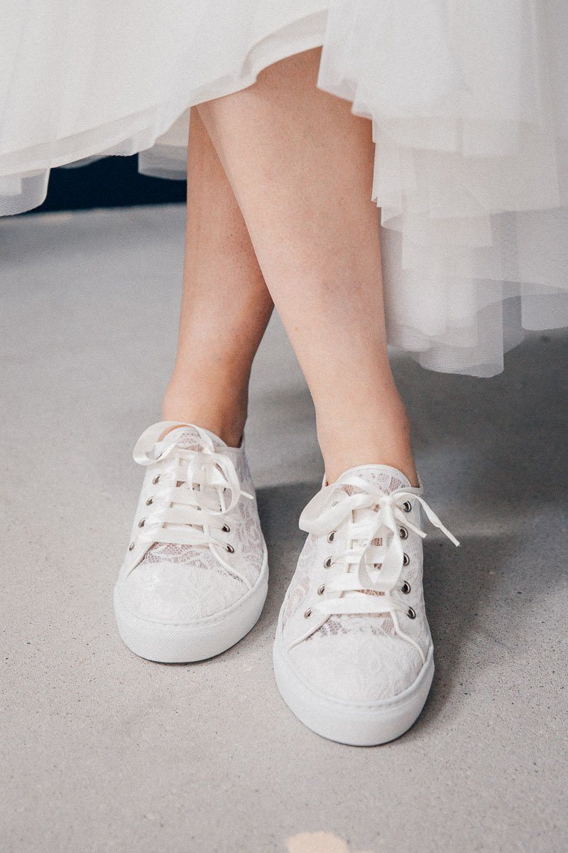 Braut Sneakers mit Spitze und Satinschnürsenkeln - Nelli Pearl Lace