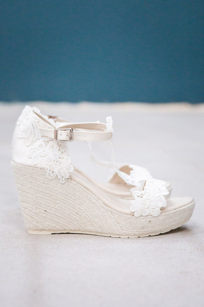 Braut Wedges, Sandalette mit Keilabsatz und romantischer Blumenspitze