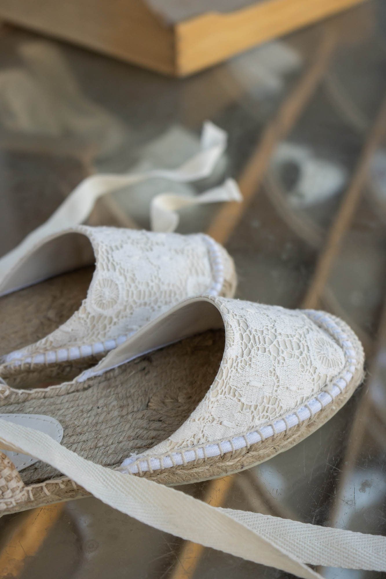 Florale Braut Espadrilles in Ivory mit Knöchelbändern - Josephine