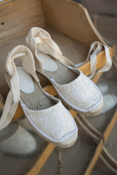 Florale Braut Espadrilles in Ivory mit Knöchelbändern - Josephine