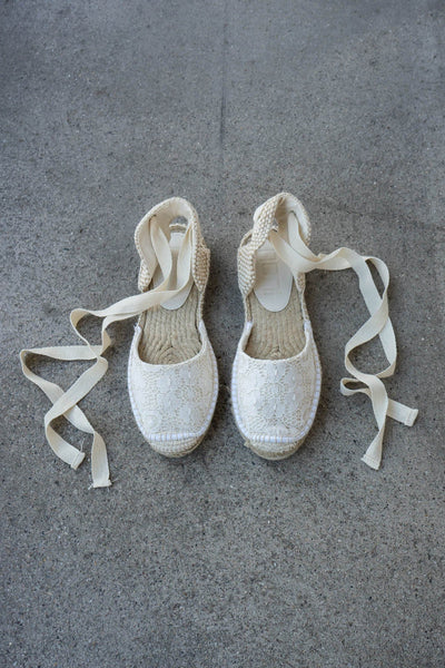 Florale Braut Espadrilles in Ivory mit Knöchelbändern - Josephine