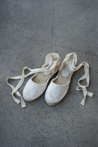 Florale Braut Espadrilles in Ivory mit Knöchelbändern - Josephine