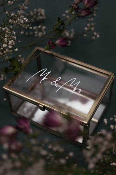 Schmuckschatulle, Ringkästchen zur Hochzeit mit Hand Lettering-Schriftzug - "Mr. & Mrs."