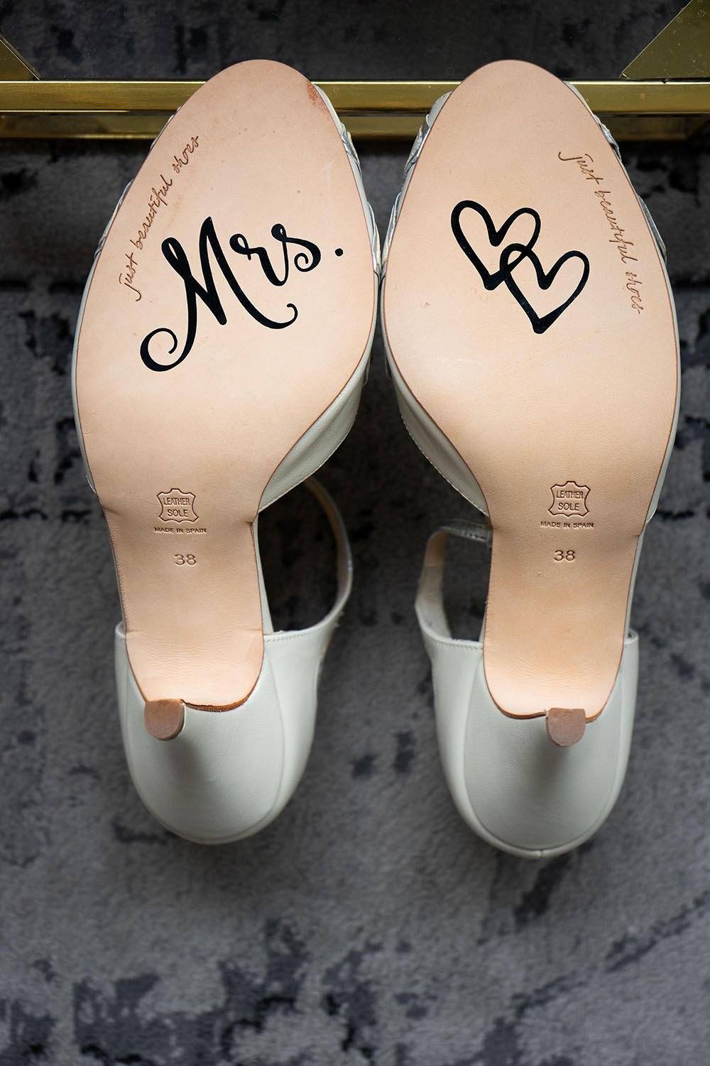 Schuhsticker für lesbisches Brautpaar zur Hochzeit - "Mrs & Mrs"