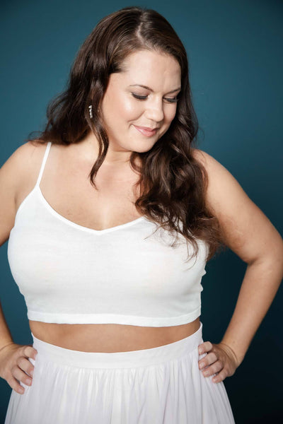 Crop Top aus Strick, kurzes Untertop in Ivory - noni Curvy