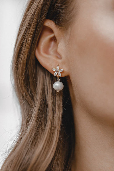 noni Brautmode, Braut Ohrringe, Kristall Ohrstecker mit Perlen - Blooming Beauty