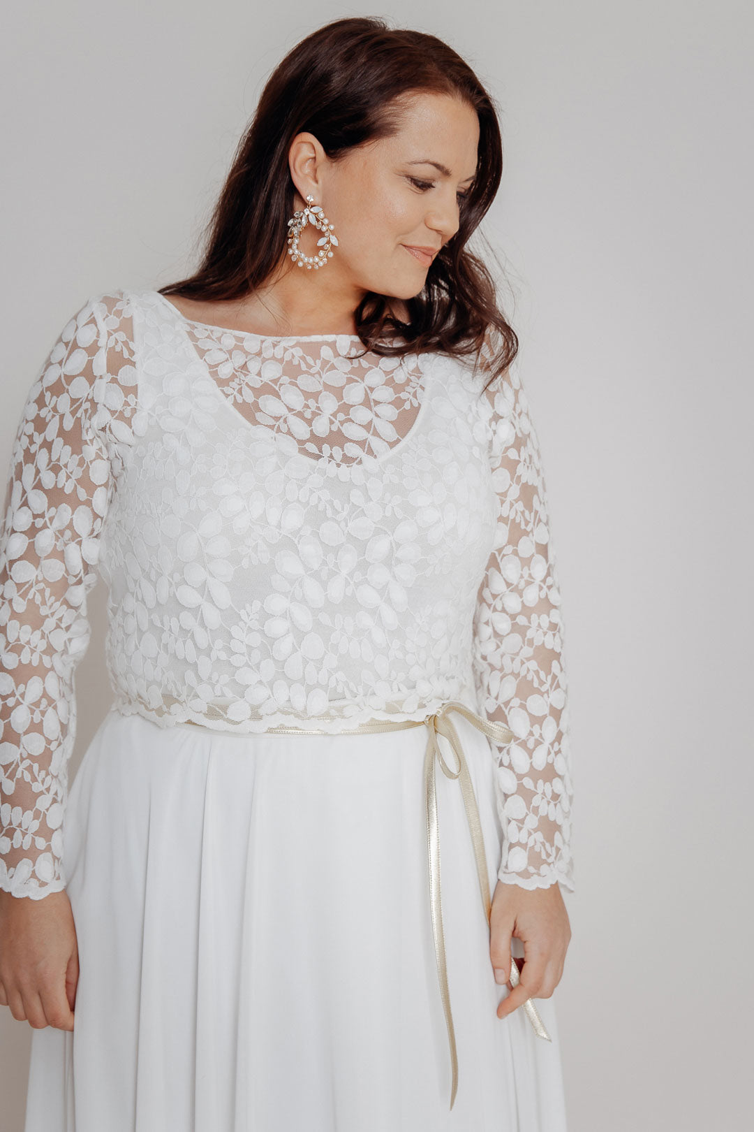 V-Ausschnitt Top aus Viskose-Seide in Ivory - noni Curvy