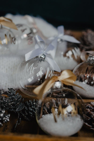 Christbaumkugel, Baumschmuck zur Hochzeit "Mr & Mrs" in verschiedenen Farben